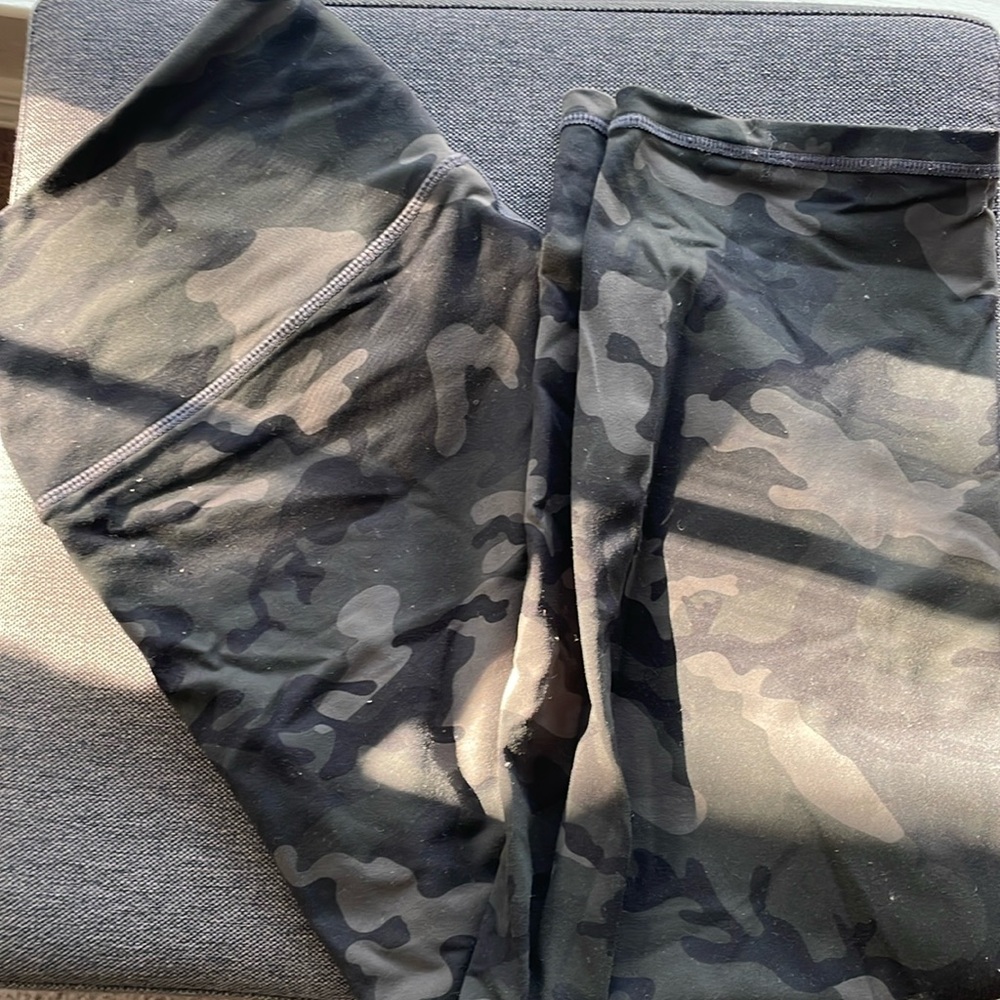 Zyia Active forest camp luxe capri leggings size 14/16